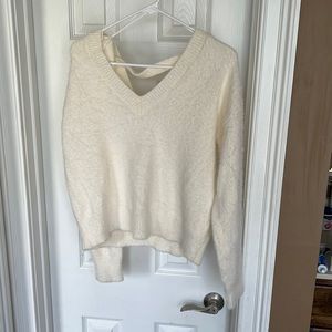 Ladies Jessica Simpson Beige cream off white sweater EUC Medium fuzzy sweater